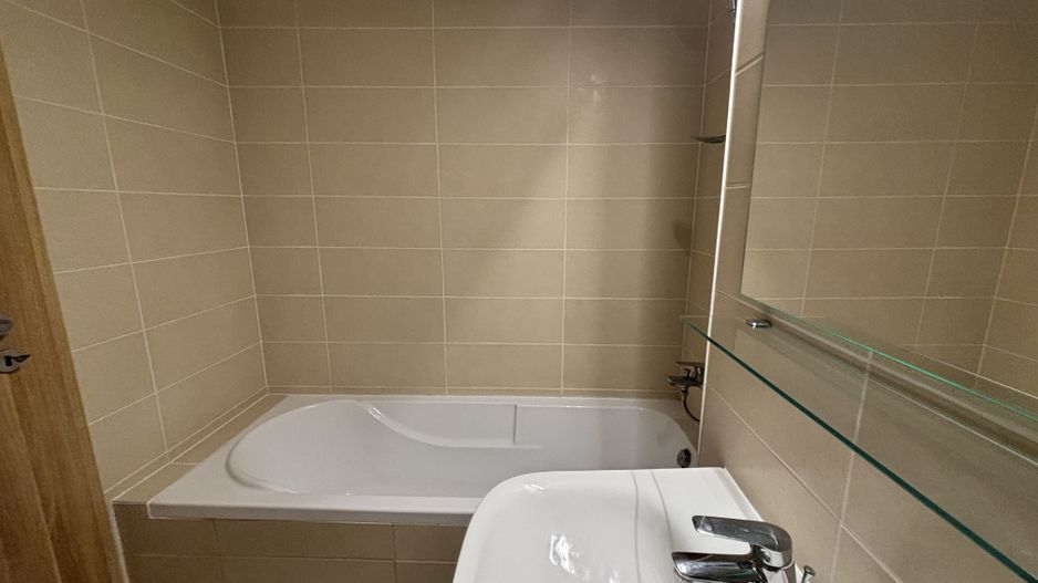 Mobilat si utilat cu loc de parcare subteran la City of Mara - Poză 13