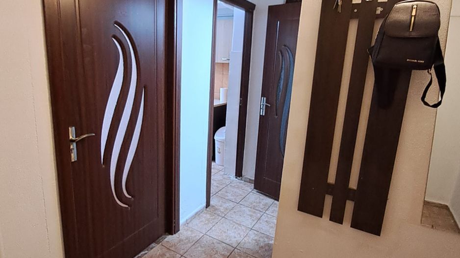 De inchiriat  apartament 2 camere Ultracentral, et. 1, 1800 lei - Poză 1