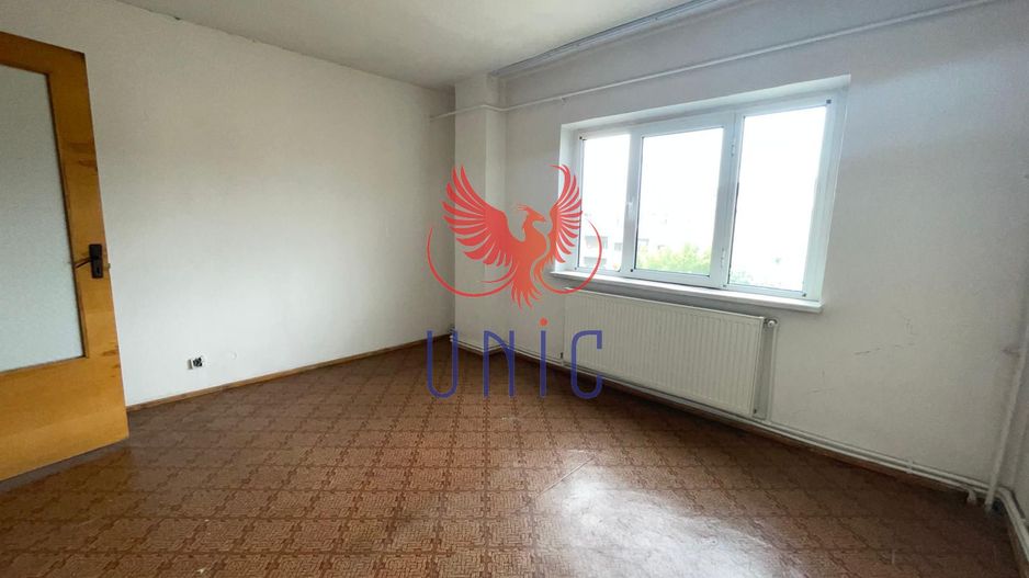 4 camere decomandate, V-uri - 1 Mai - Poză 5