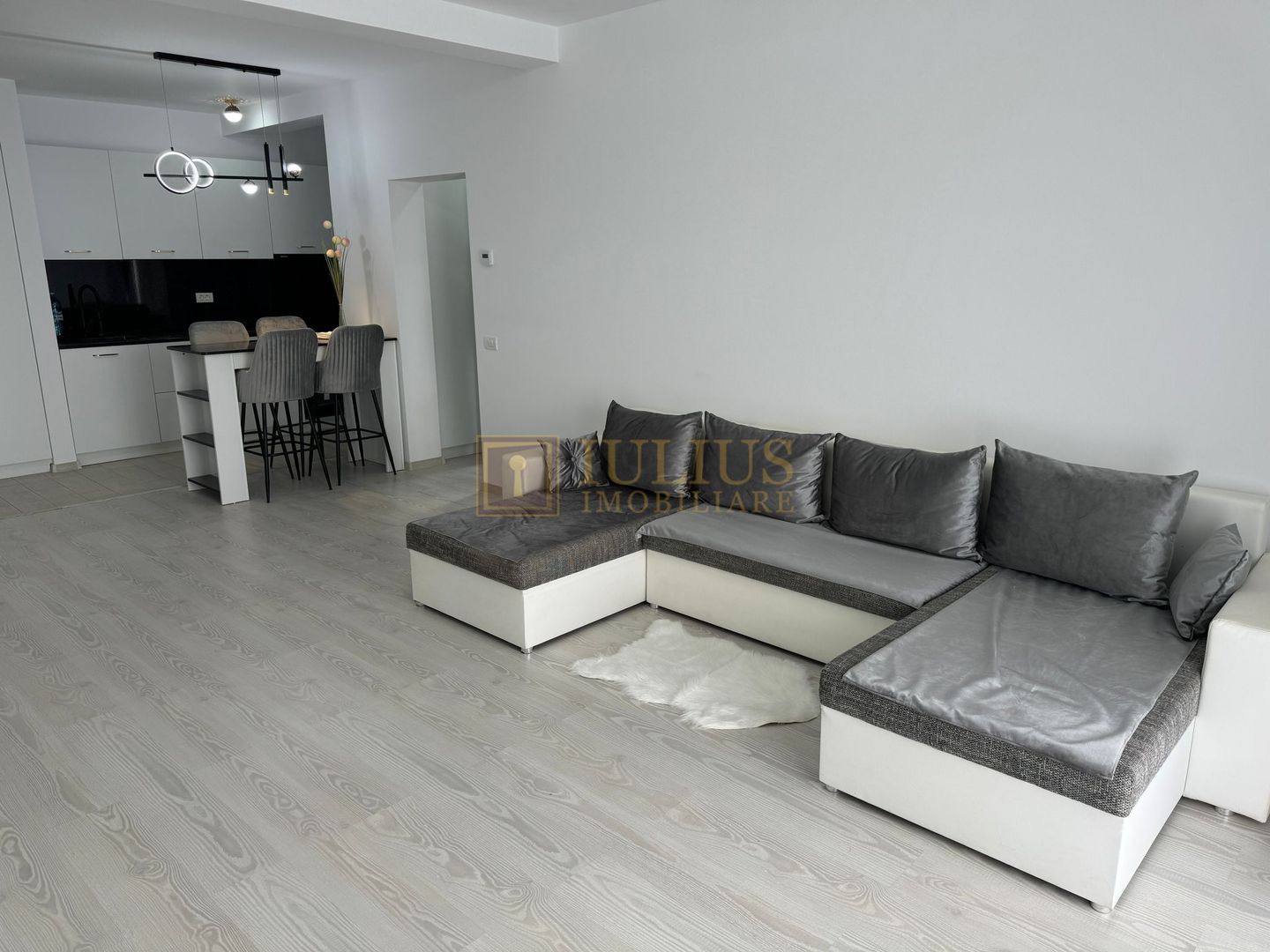 Zona Linistita-Mobilat utilat complet -bloc nou - Poză 4