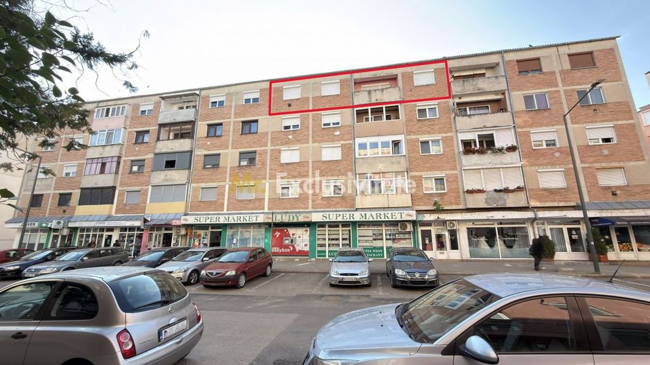 Apartament 4 camere Etaj IV, MV1, Zona Ludy - Str. Regele Ferdinand I - Carei - Poză 1
