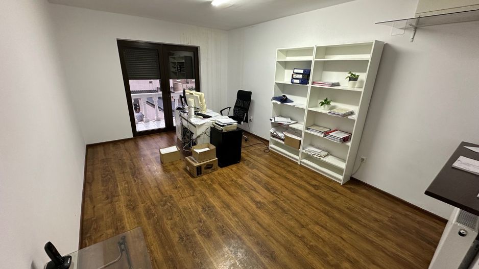 Cladire pretabila spațiu birouri/ clinica - Poză 8