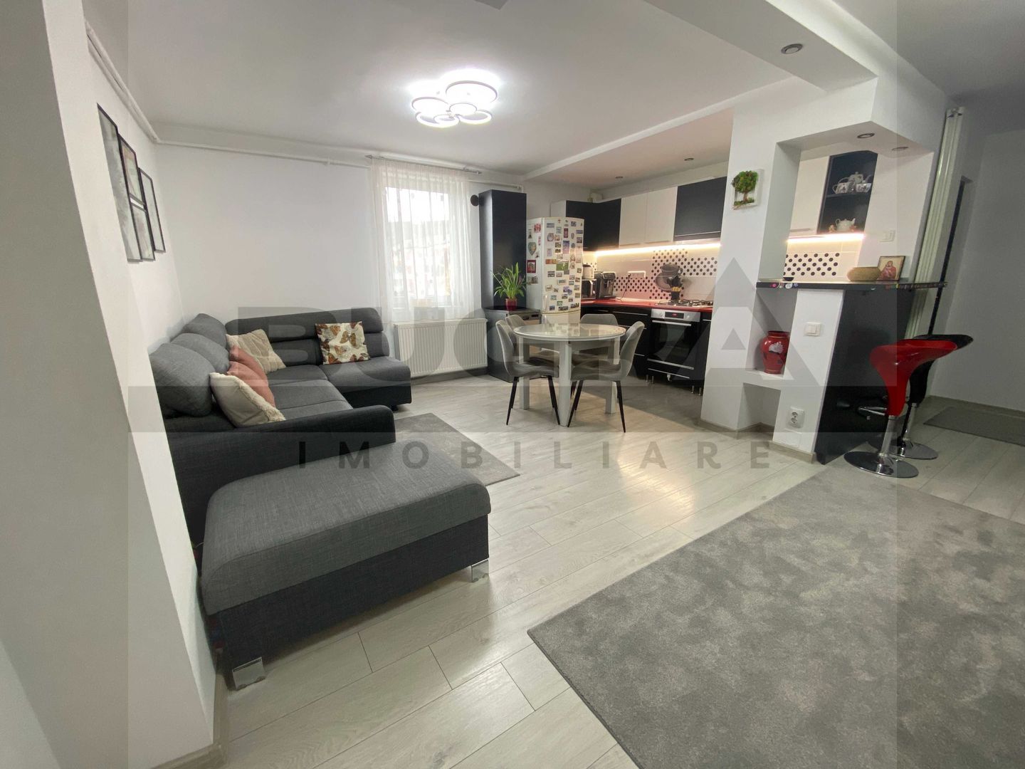 Apartament elegant de 3 camere,65m curte privată, zona Primariei Baciu - Poză 3