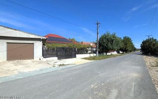 Castelu - Str. Florilor, casa din 2012, teren 737 mp si 106 mp utili - Poză 2