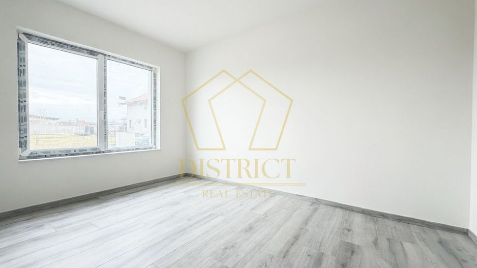 Duplex despartit prin camera tehnica, 5 camere, asfalt | Giarmata Vii - Poză 3