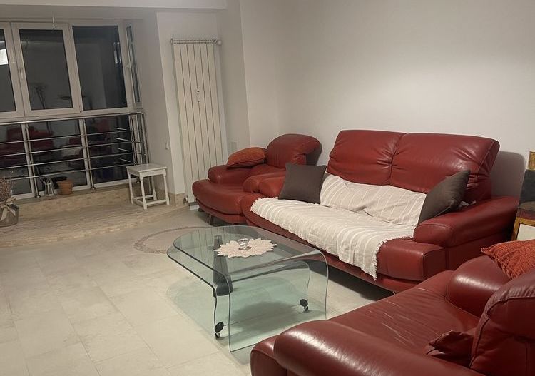 Închiriez apartament 3 camere, modern, spațios, Piața Alba Iulia , AC - Poză 1