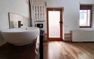 Ultracentral!! Clădire / 3 nivele – 14 camere, 300 mp utili, B-dul Eroilor!! - Poză 7