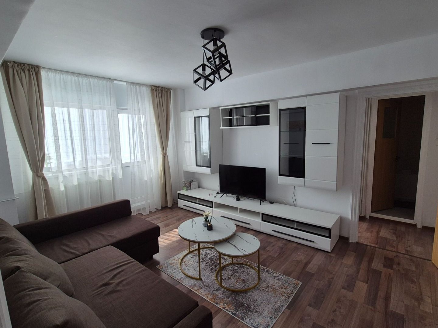 AP. 2 CAMERE RAHOVA,BUCATARIE INCHISA ,BLOC REABILITAT, LOC PARCARE - Poză 1