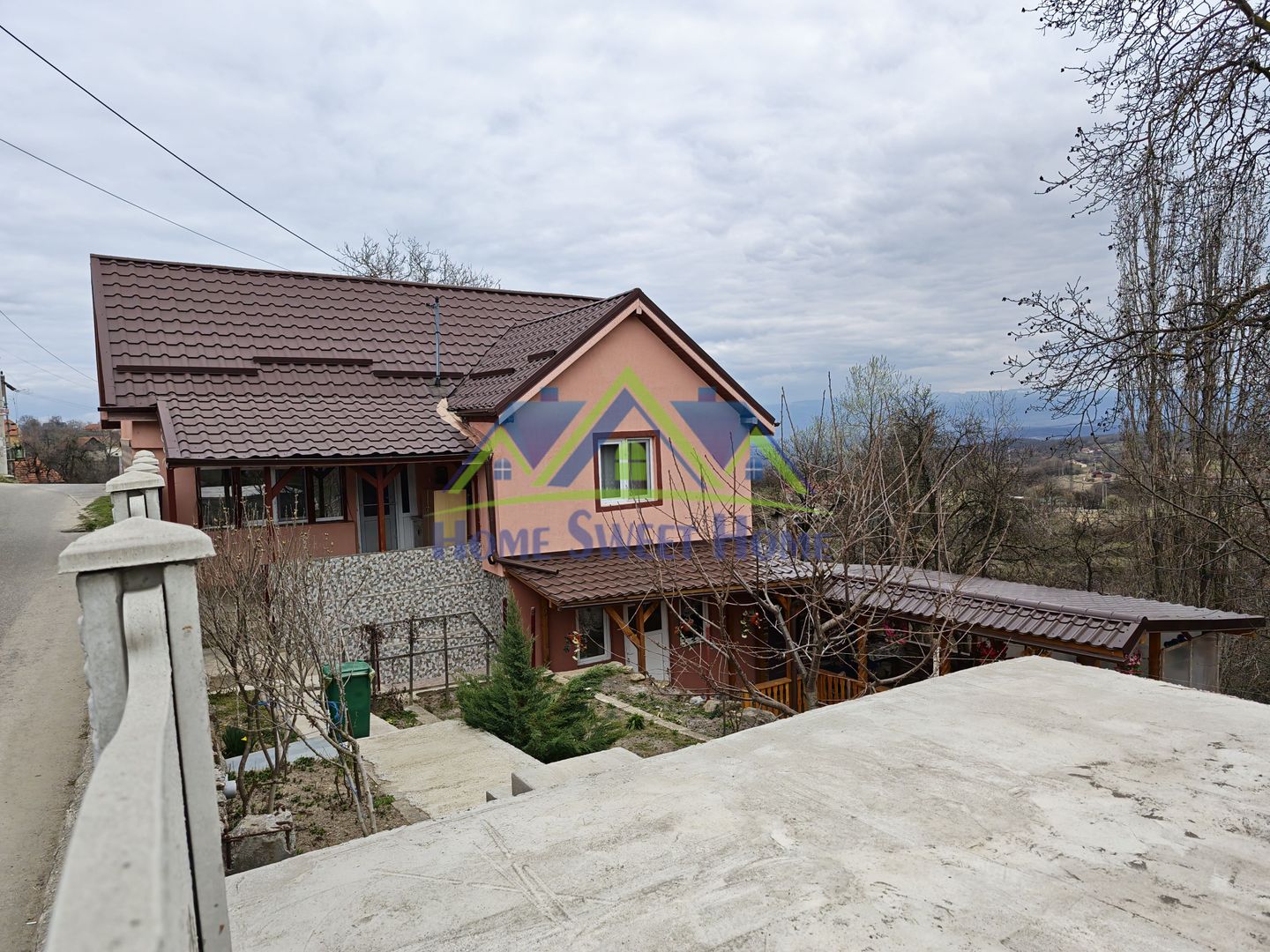 Casa de vanzare in Ghelari – liniste, natura si spatiu generos! Schimb - Poză 3