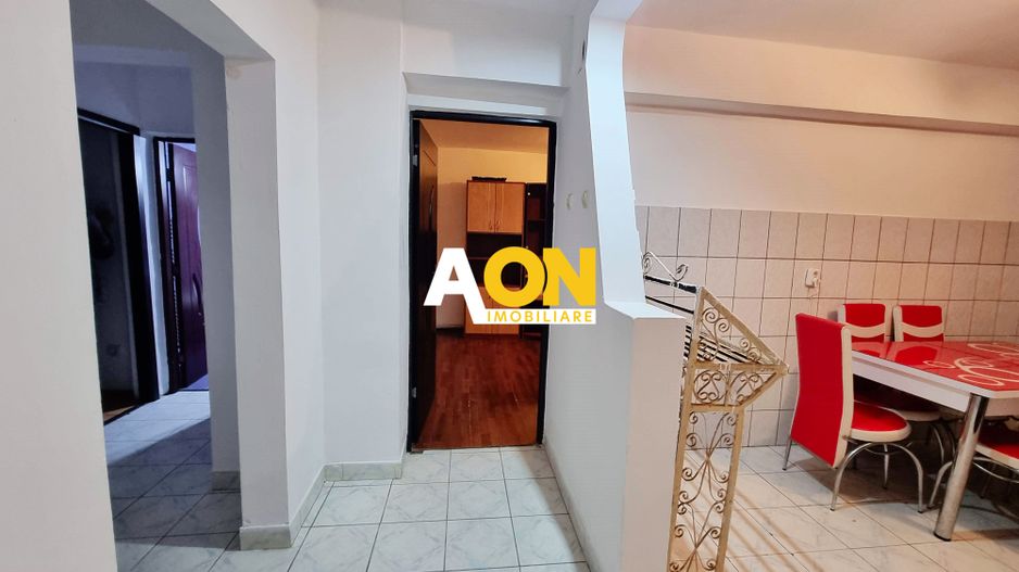 Apartament 3 camere, 2 bai, decomandat, etaj 3,  Cetate, zona Mercur - Poză 3