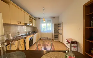 Casa spatioasa cu spatiu de relaxare-zona Blascovici - Poză 14