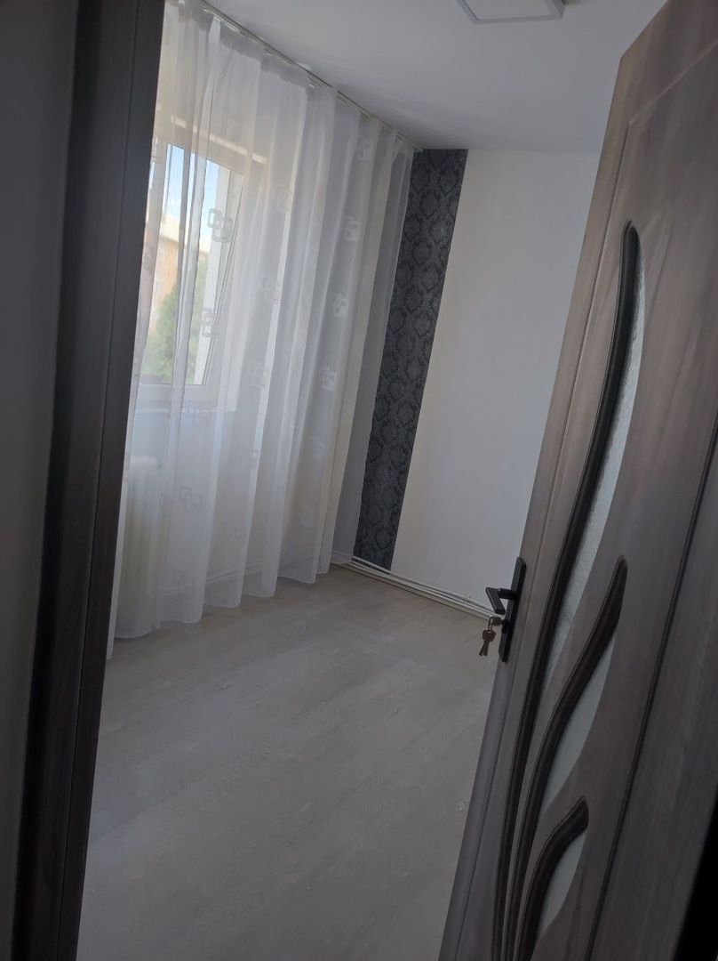 Vând apartament 2 camere - Poză 5