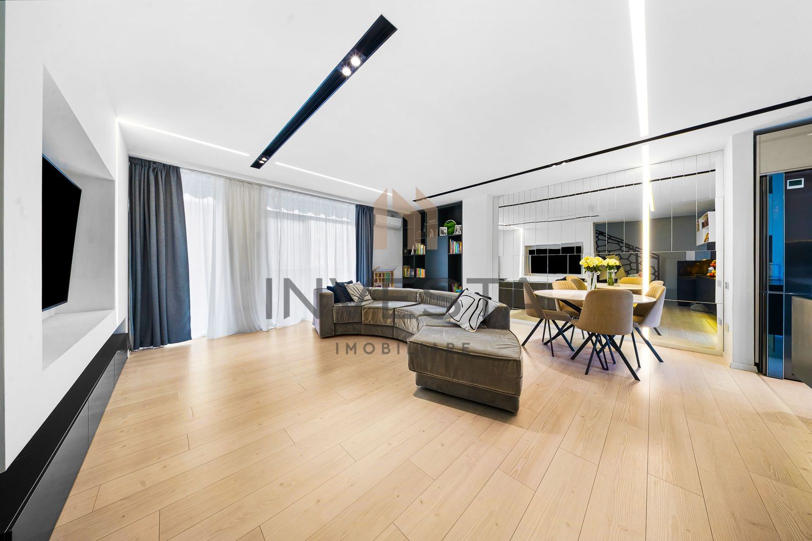 Penthouse spectaculos de 120 mp utili cu 61 mp terase! - Poză 1