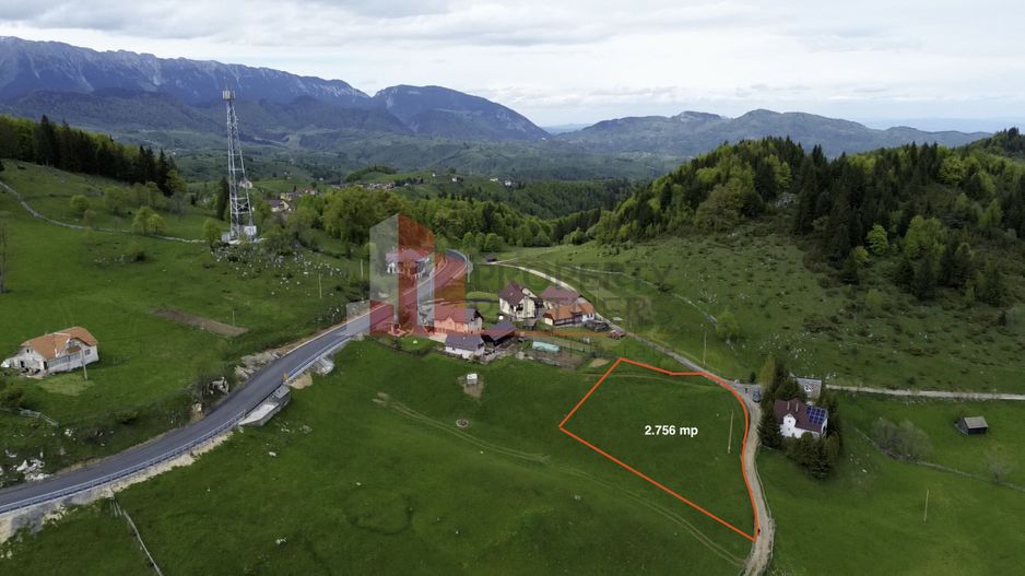 Teren Fundata cu vedere la muntii Bucegi - Poză 3
