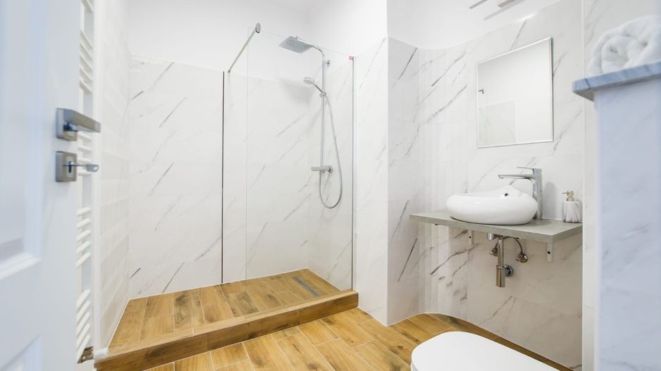 Apartament de închiriat la casă - Poză 4