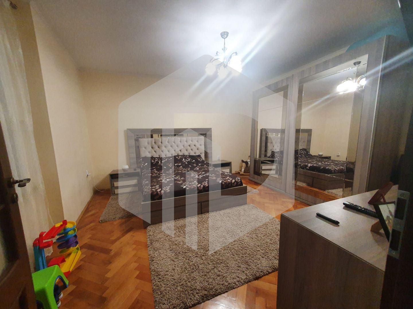 Apartament 2 camere in zona 9 Mai/ Renovat complet+ Pivnita+ curte - Poză 6