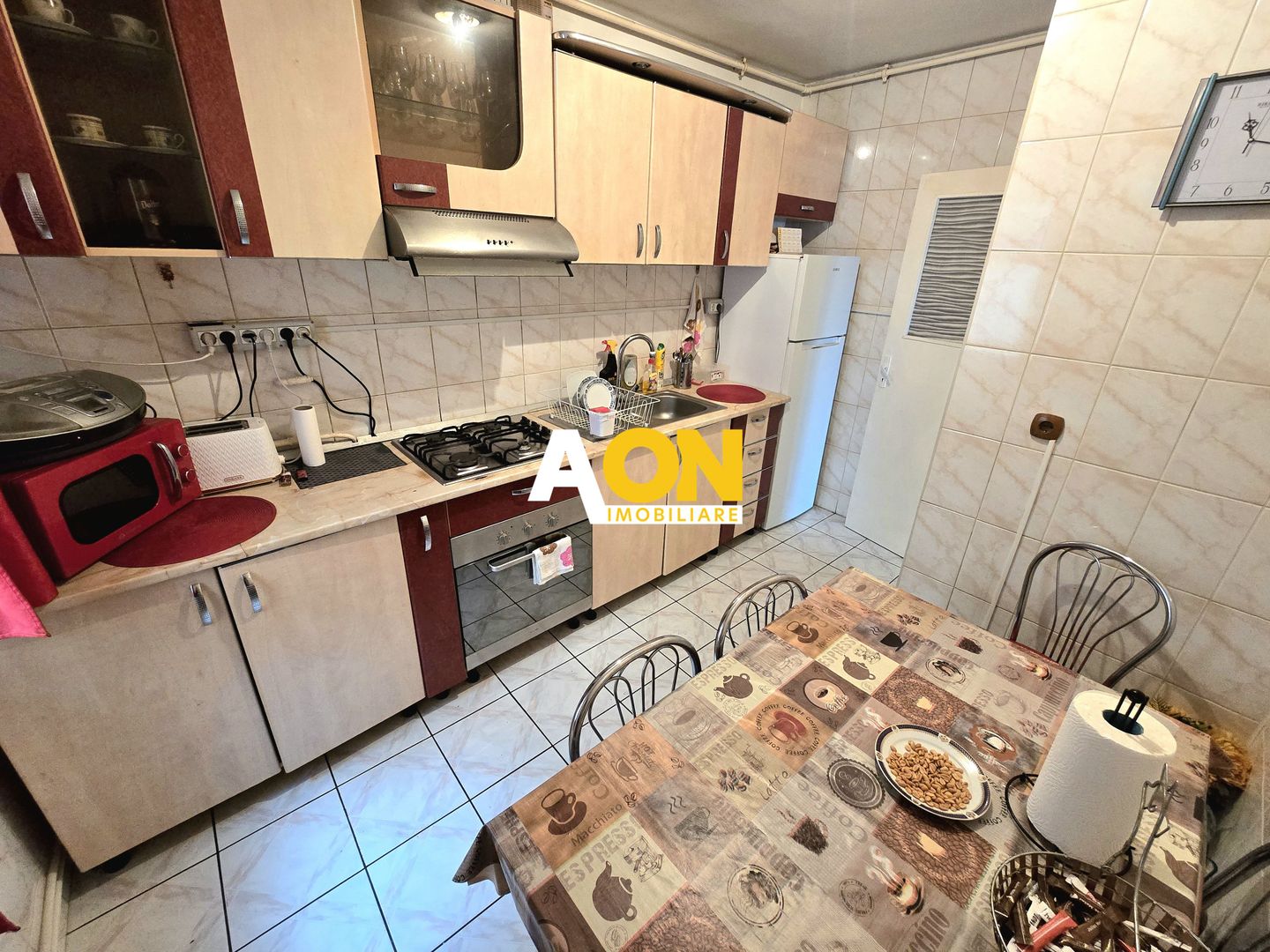 Apartament cu 3 Camere, Etaj Intermediar, Lift, Zonă Ultracentrală - Poză 2