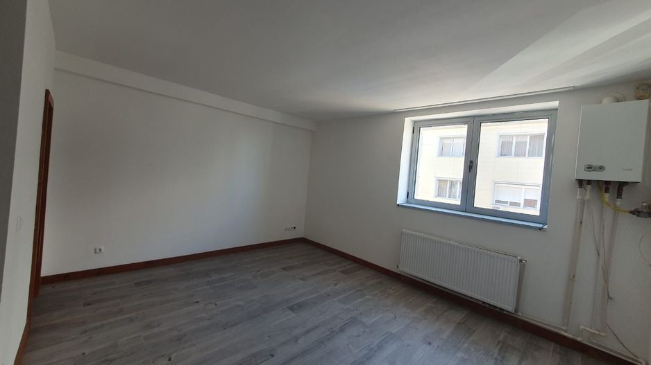 BRASADAS vinde garsoniera la etajul 2 pe B-ul Closca. - Poză 6