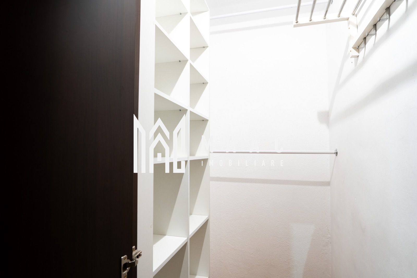 Apartament 3 camere | Etaj 1 | Zona Turnisor | 2 Balcoane - Poză 8