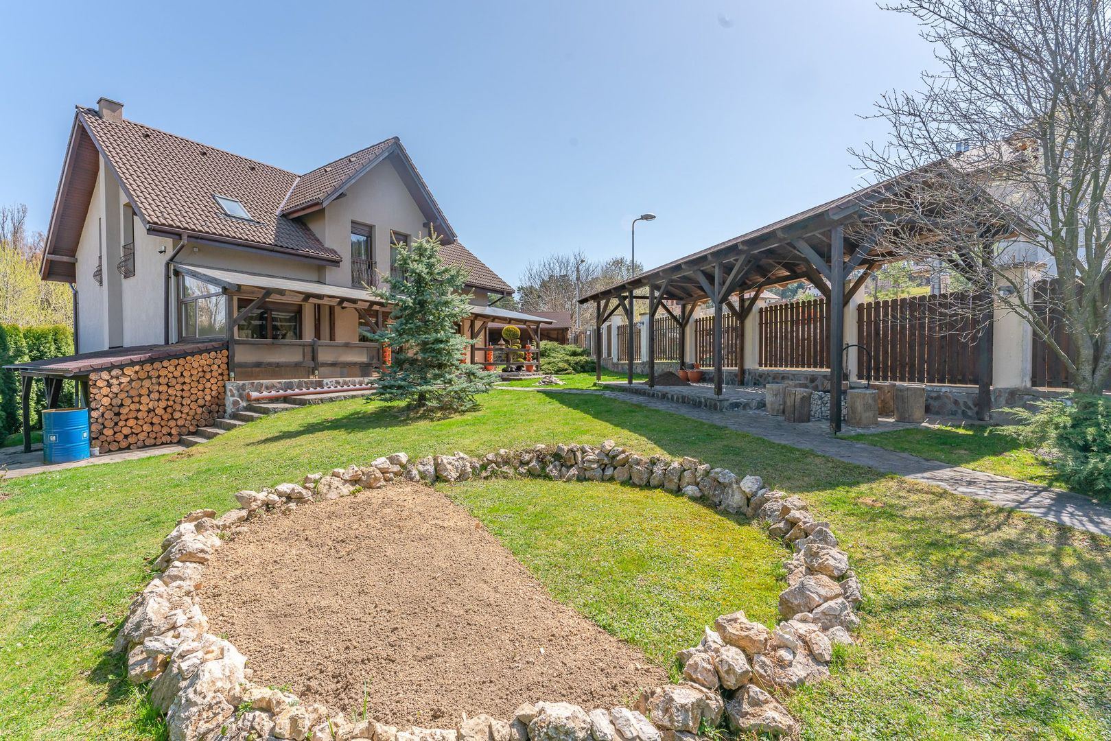 Casa Sacele amplasata in vecinatatea padurii cu pompa de caldura - Poză 30