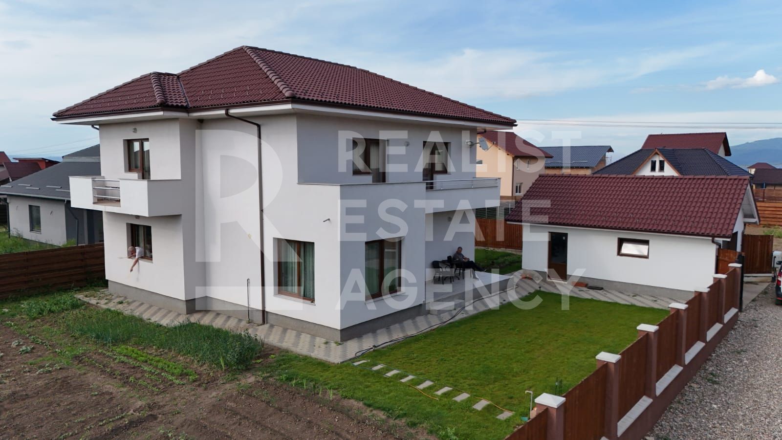 Casă de Vânzare în Tarlungeni, Cartier Izvor Brașov - Poză 2