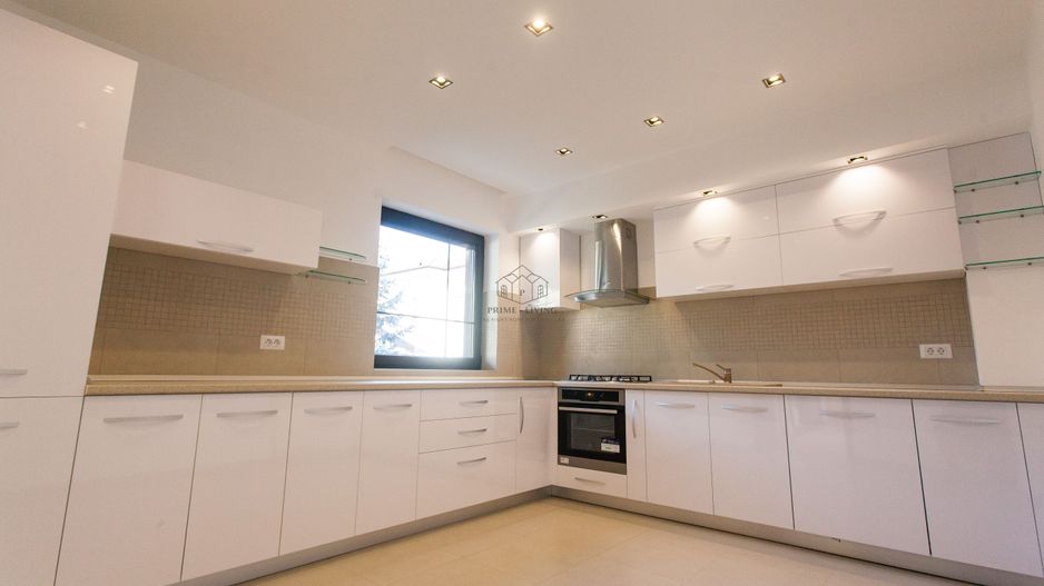 VILA CU 4 DORMITOARE LA INCHIRIERE LANGA BRITISH SCHOOL - Poză 2