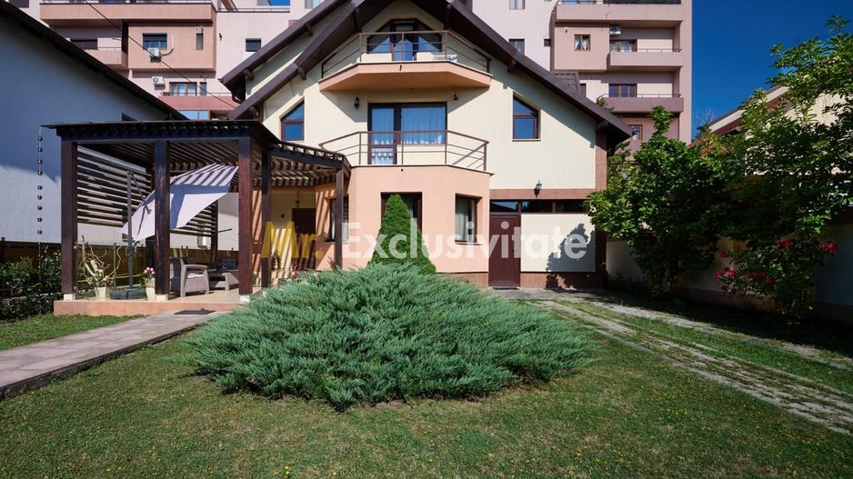 Casa + 305 mp terem curte proprie in zona rezidentiala Gavana - Poză 1
