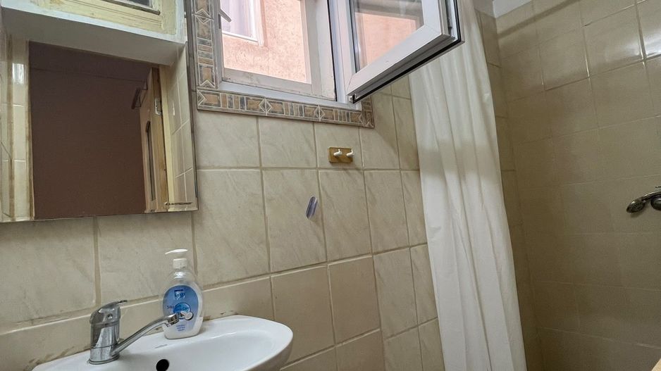 Garsonieră spațioasă de închiriat în zona ultracentrală - Poză 12