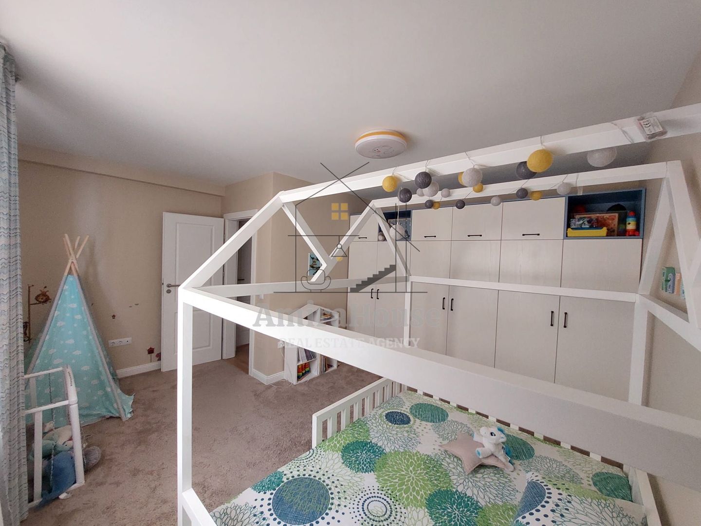 Duplex ultrafinisat mobilat utilat cu 2 locuri de parcare zona Terra - Poză 24