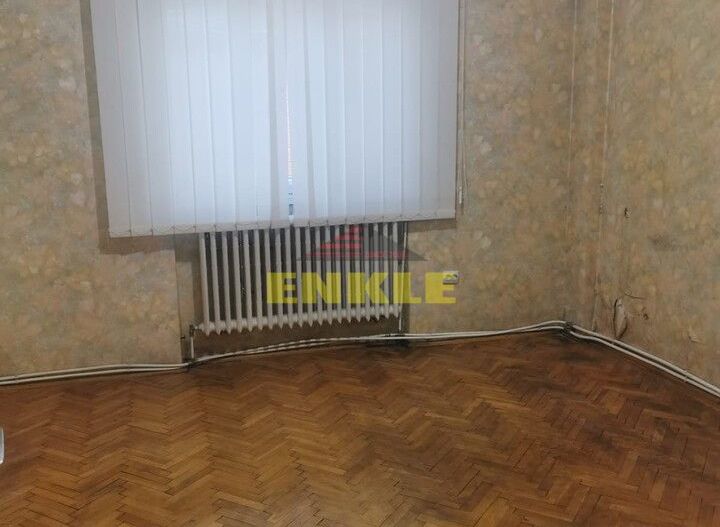 Casa 3 camere, Calea Nationala/Soseaua Iasului la strada principala, 400 euro - Poză 1