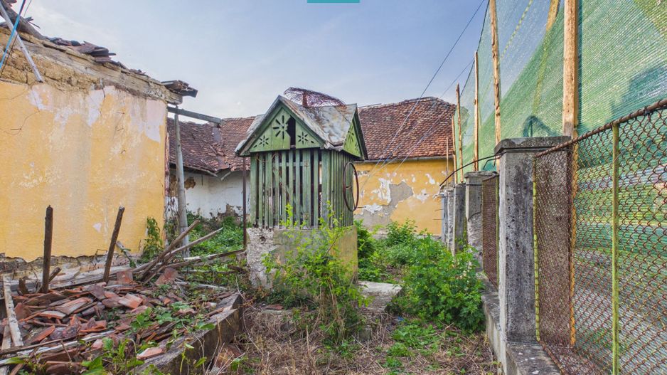 Casă în centrul localității Dezna, județul Arad - Poză 11