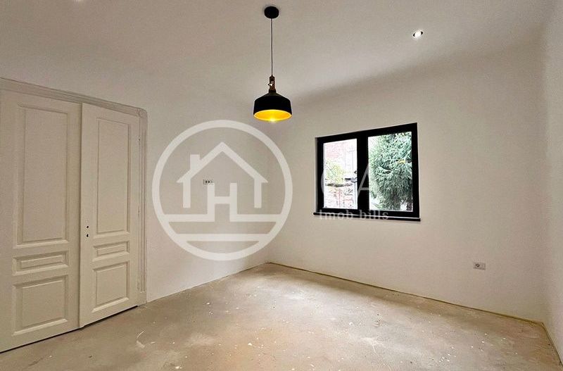 Apartament 3 camere de vânzare la curte comuna în zona Ultracentrală - Poză 5