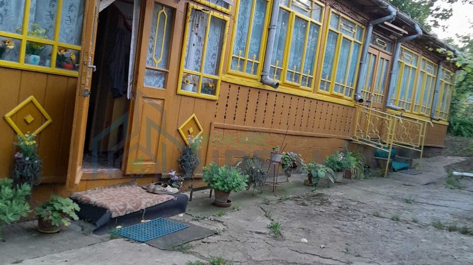 Gospodărie țărănească de vânzare în Cozia, jud. Iași - 2 clădiri, anexe și teren 6.700 mp - Poză 1