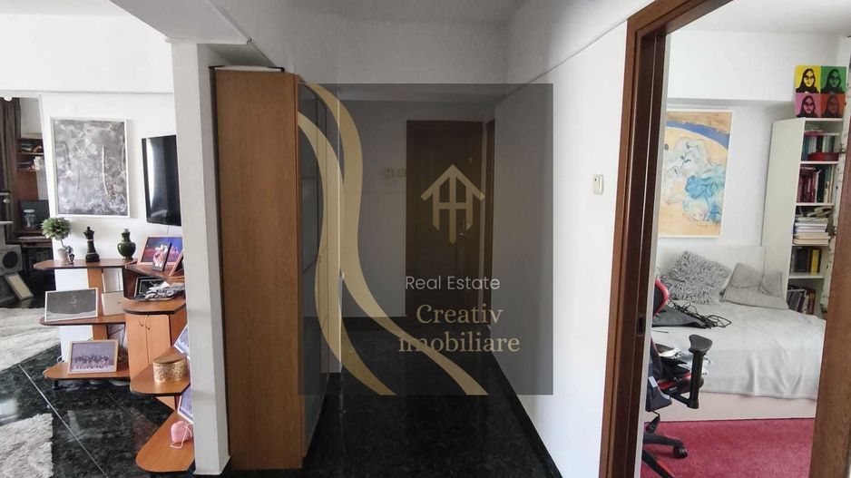 Vand apartament 4 camere , decomandat, mobilat si utilat, la autogara Militari et. 8/10 - Poză 2