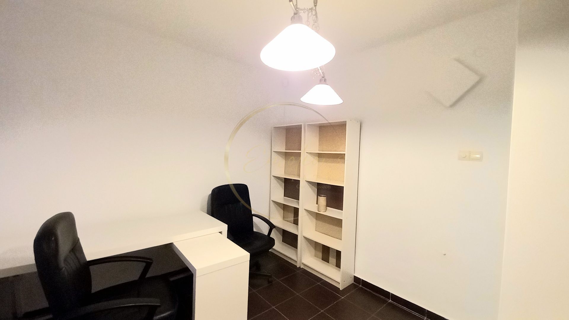 OCAZIE | Spațiu de birou încăpător sau locuintă proprie în Centrul vechi - Poză 2