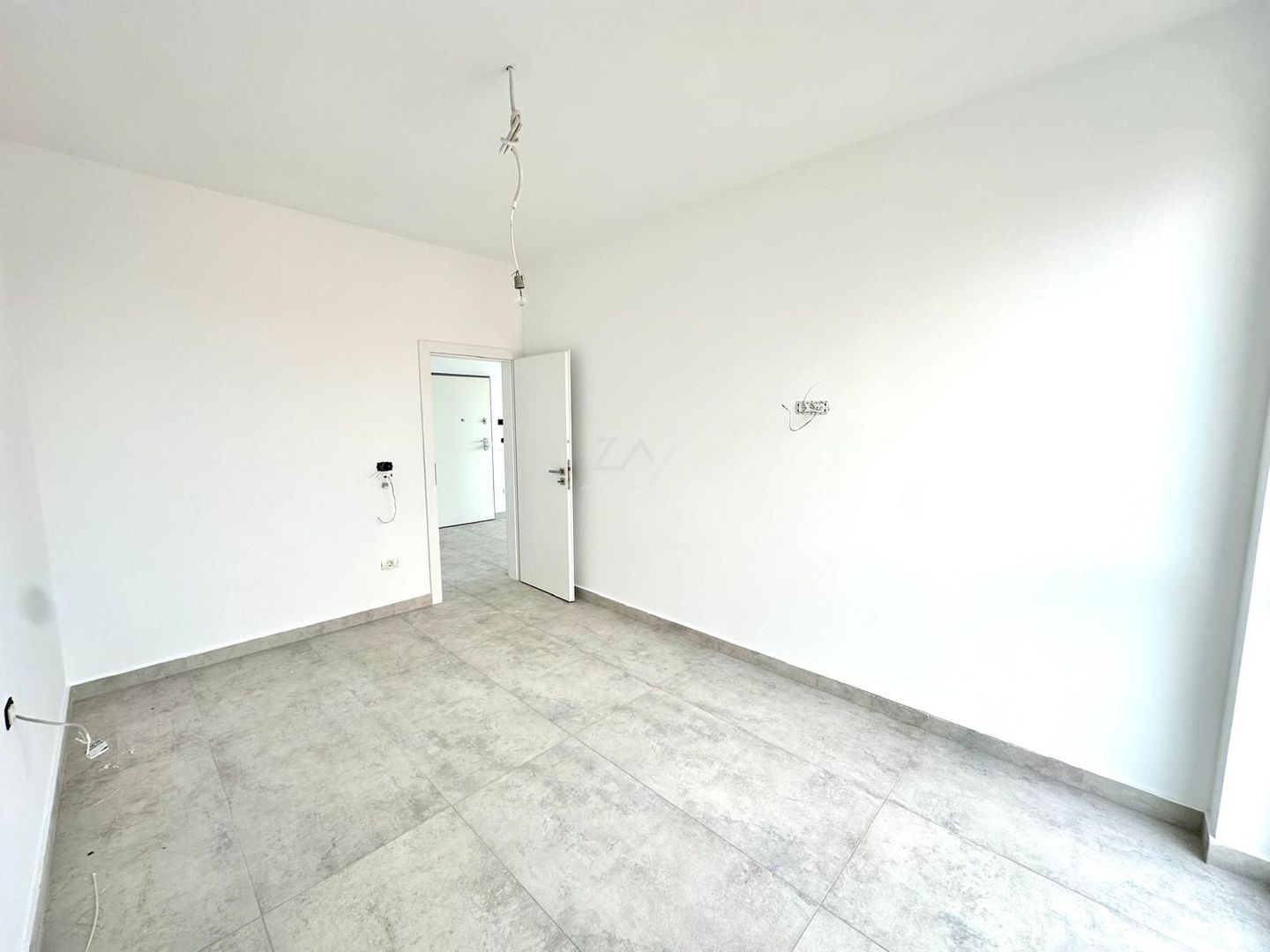 Bloc finalizat. Balcon mare. Loc de parcare. - Poză 7