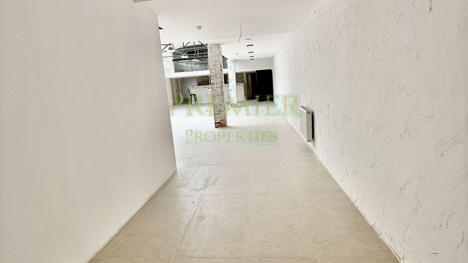 Spațiu comercial renovat, cameră mare și tavan retractabil - Poză 6