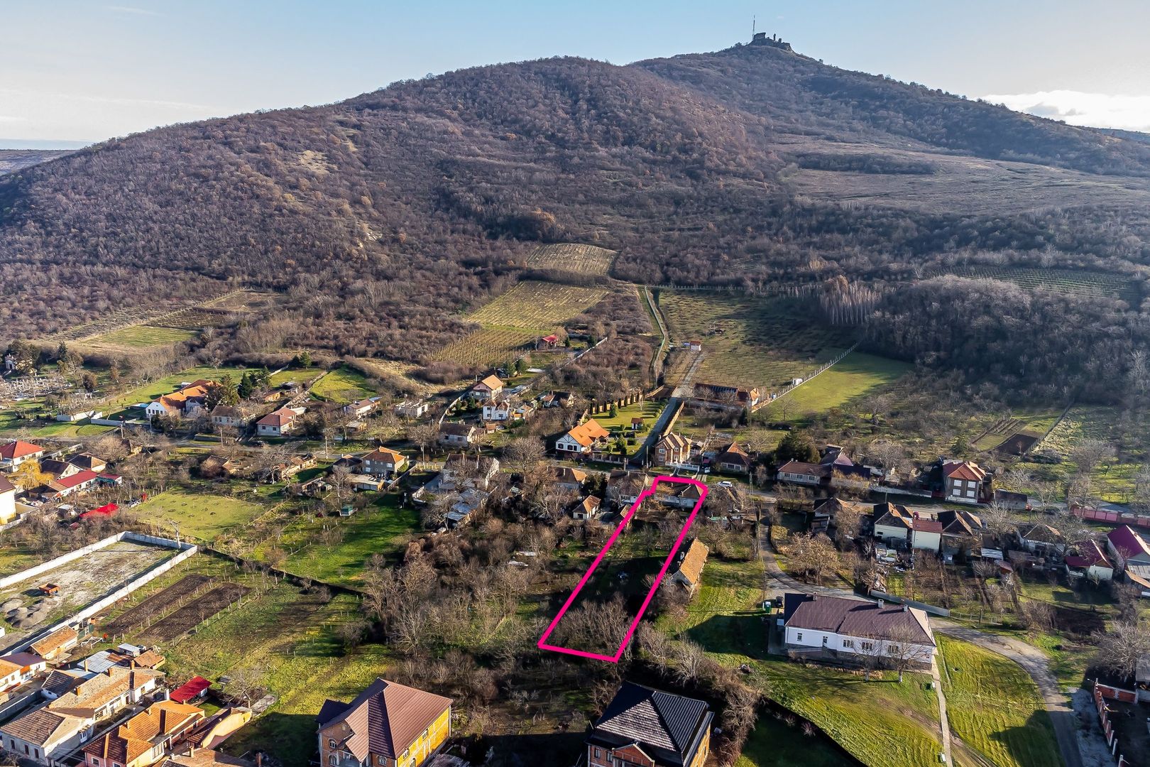 VÂNDUT! Casă cu teren generos de 1680mp pe dealul Șiriei! - Poză 2