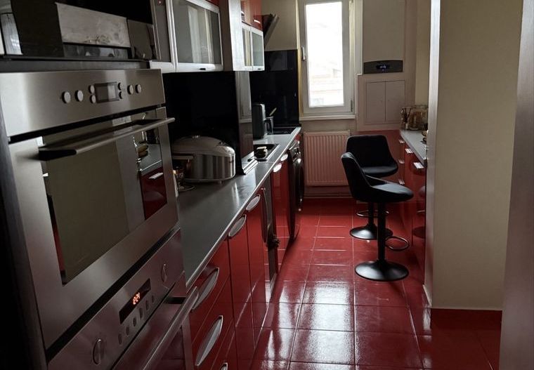 URGENT!, proprietate in vila, GARAJ, FARA RISC SEISMIC, NEGOCIABIL - Poză 5