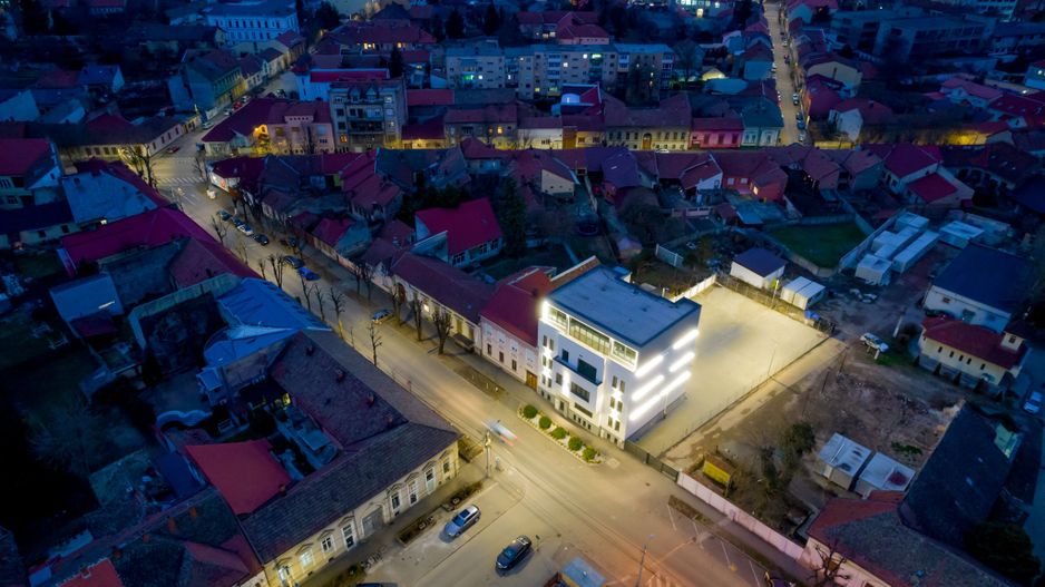 Clădire în zonă ultracentrală cu 28 de locuri de parcare - Poză 4