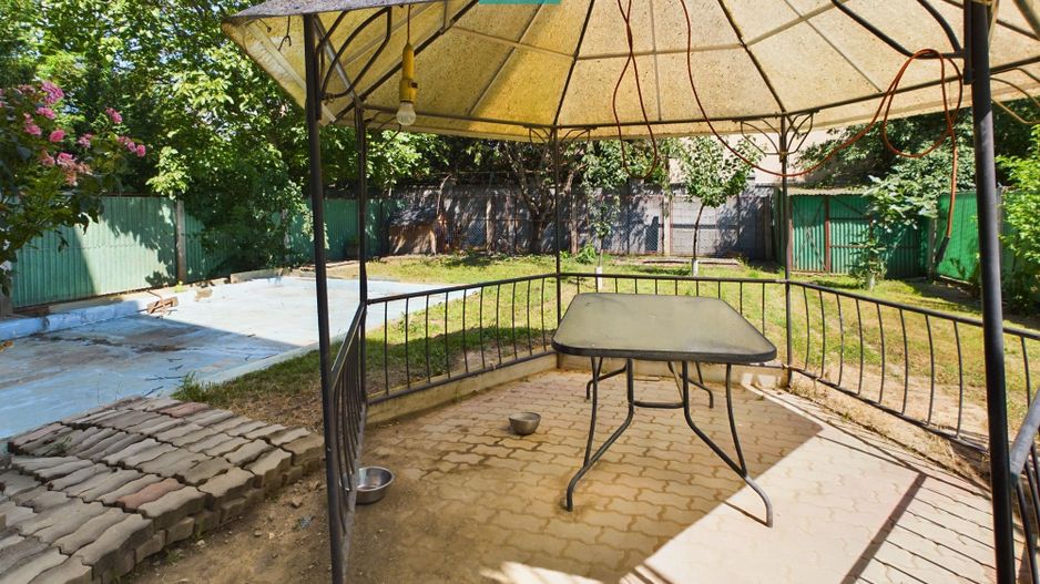 Vilă cu 3 apartamente în zona Parneava - Poză 30