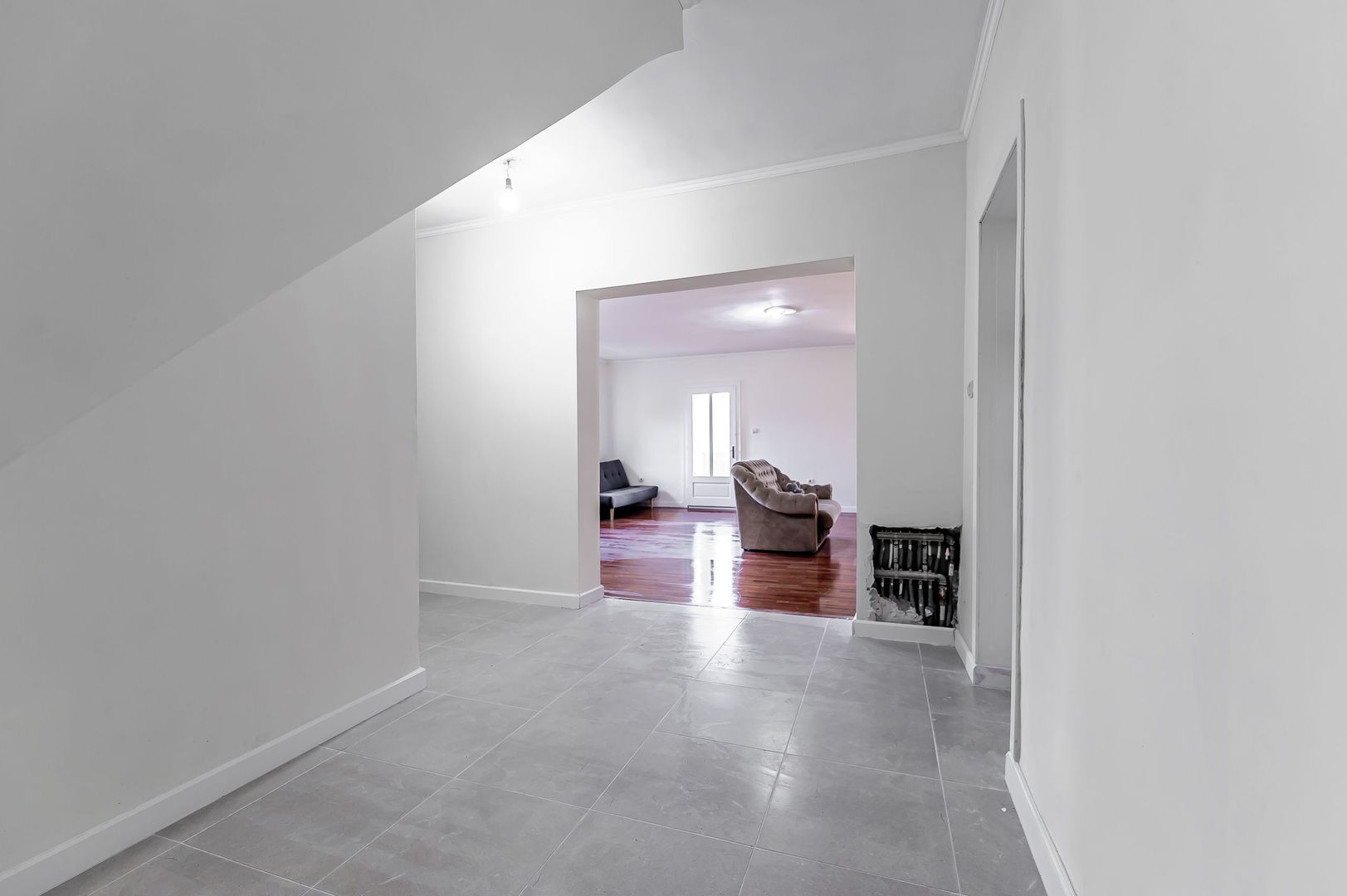 Casă în localitatea Miniș - Comision 0% la cumparare - Poză 6