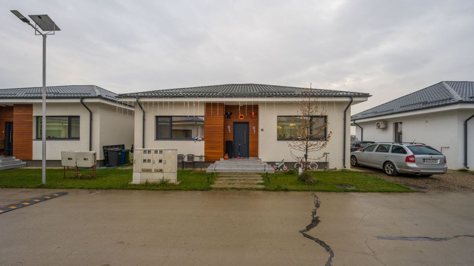 Vila parter mobilata si utilata Tunari - Poză 1