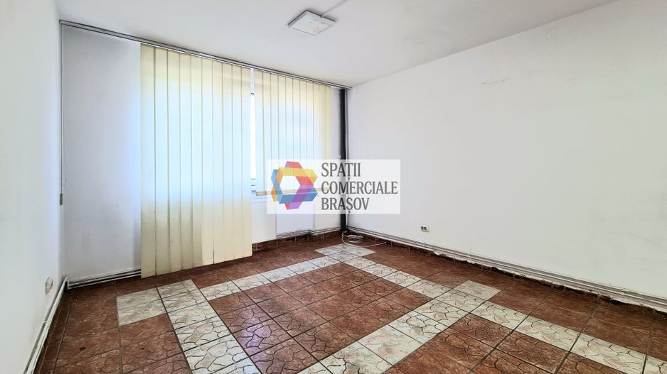 Spatiu comercial de închiriat cu vad Brașov - 55 mp # plus-imo.ro - Poză 2