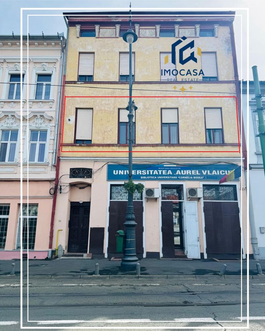 De vanzare zona central, Apartament 3 cam, priveliste panoramica Arad - Poză 1