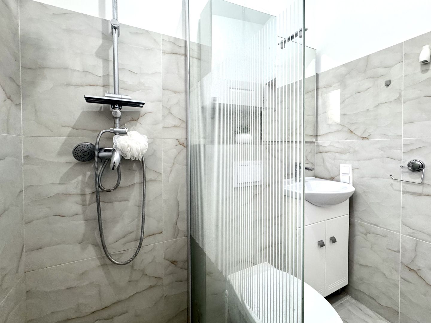 Duplex modern -  confort, eficiență și independență energeticǎ - Poză 13