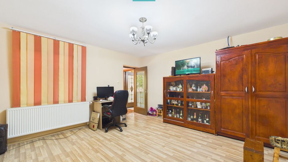 Casă individuală spațioasă în Jimbolia - Poză 8