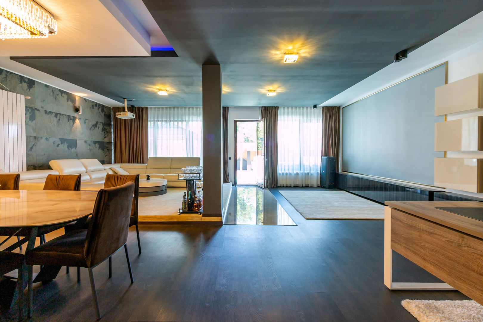 Casa\Vilă 7 camere cu Piscină, Garaj Subteran, zona Balotesti - Poză 4