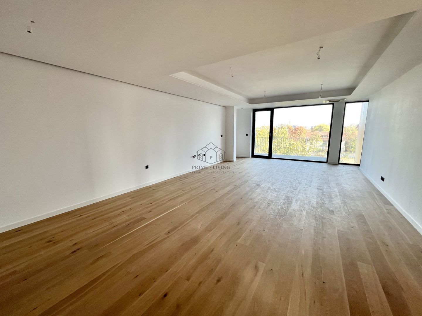 APARTAMENT DEOSEBIT CU 3 CAMERE LA VANZARE CU VEDERE LA LAC - Poză 1