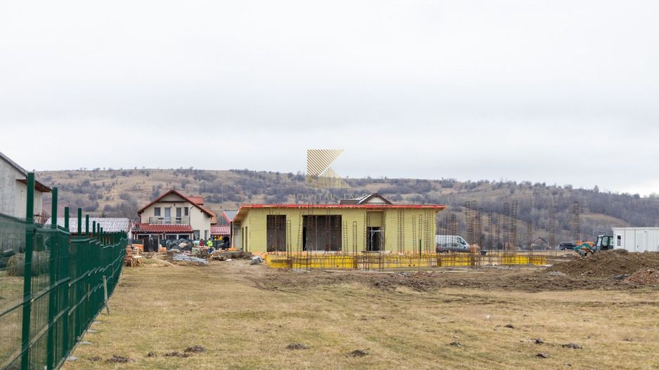 Casă premium la poalele Munților Piatra Craiului și Bucegi - Poză 3